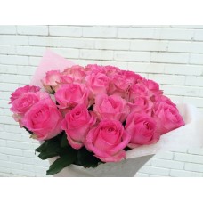 25 розовых роз